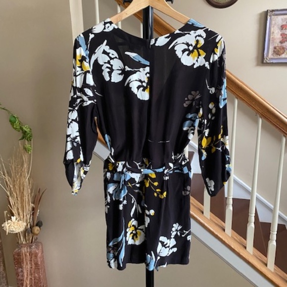 NEW Yumi Kim Floral Liz Romper in Love Triangle Size Small - Picture 5 of 17